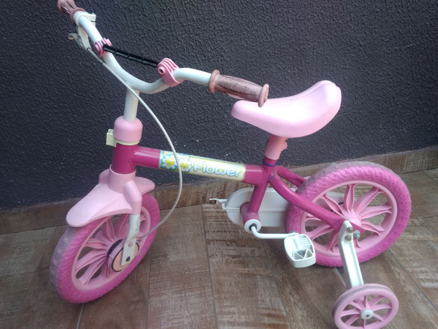 Bicicleta infantil menina