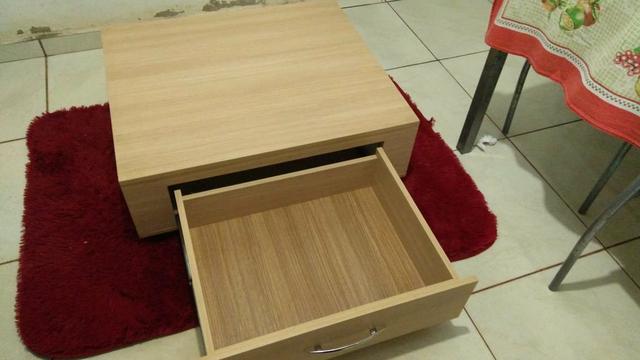 Puff ou centro de mesa com gaveta e rodinhas - Foto 2