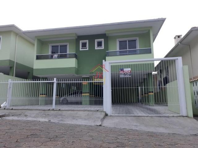 AL@-Apartamento com 02 dormitórios, banheiro social, cozinha,