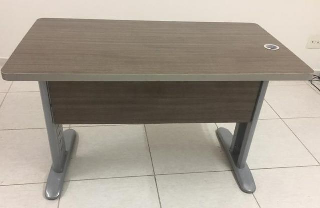 Mesa com gavetas - Foto 4
