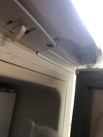 GELADEIRA 220v (DEFEITO NA PORTA)