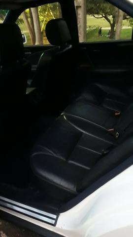 Mercedes E320 utilizada apenas em transporte de noivas - Foto 8
