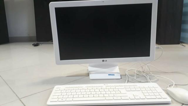 Computador All in One LG 22V240 - Tela 21.5 *Aceitamos Cartao