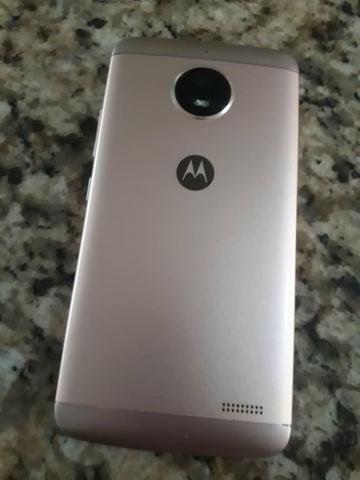 Moto e4 com leitor digital , tela 5 polegadas , câmera frontal e traseira c/flash - Foto 2