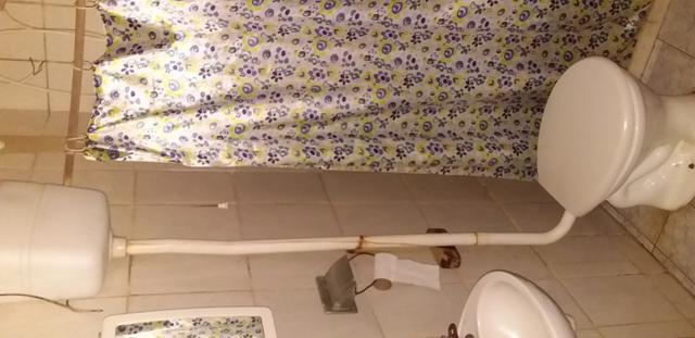 Vendo casa 2 quartos grande + kitinete de laje + terraço - Foto 5