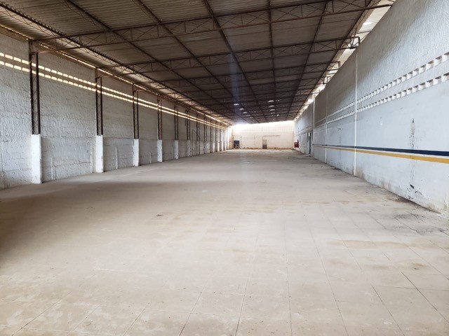 Galpão 1.165 m² 