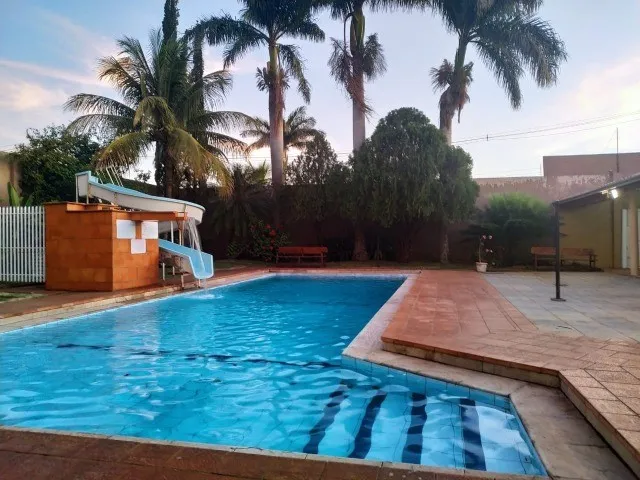 Oportunidade! Pequena chácara na cidade! 2.427.m² de área no bairro Nova Campo Grande!!