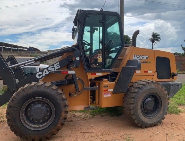 Pa carregadeira w20F pronta para trabalhar 