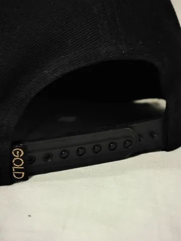 Boné preto com letras douradas Gold - Foto 3