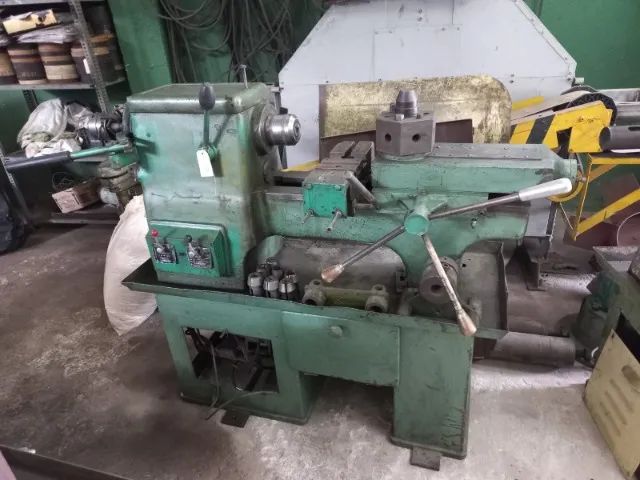 Torno Iran 1' 1/2 Pol. Trifásico 220 V / -- 00076