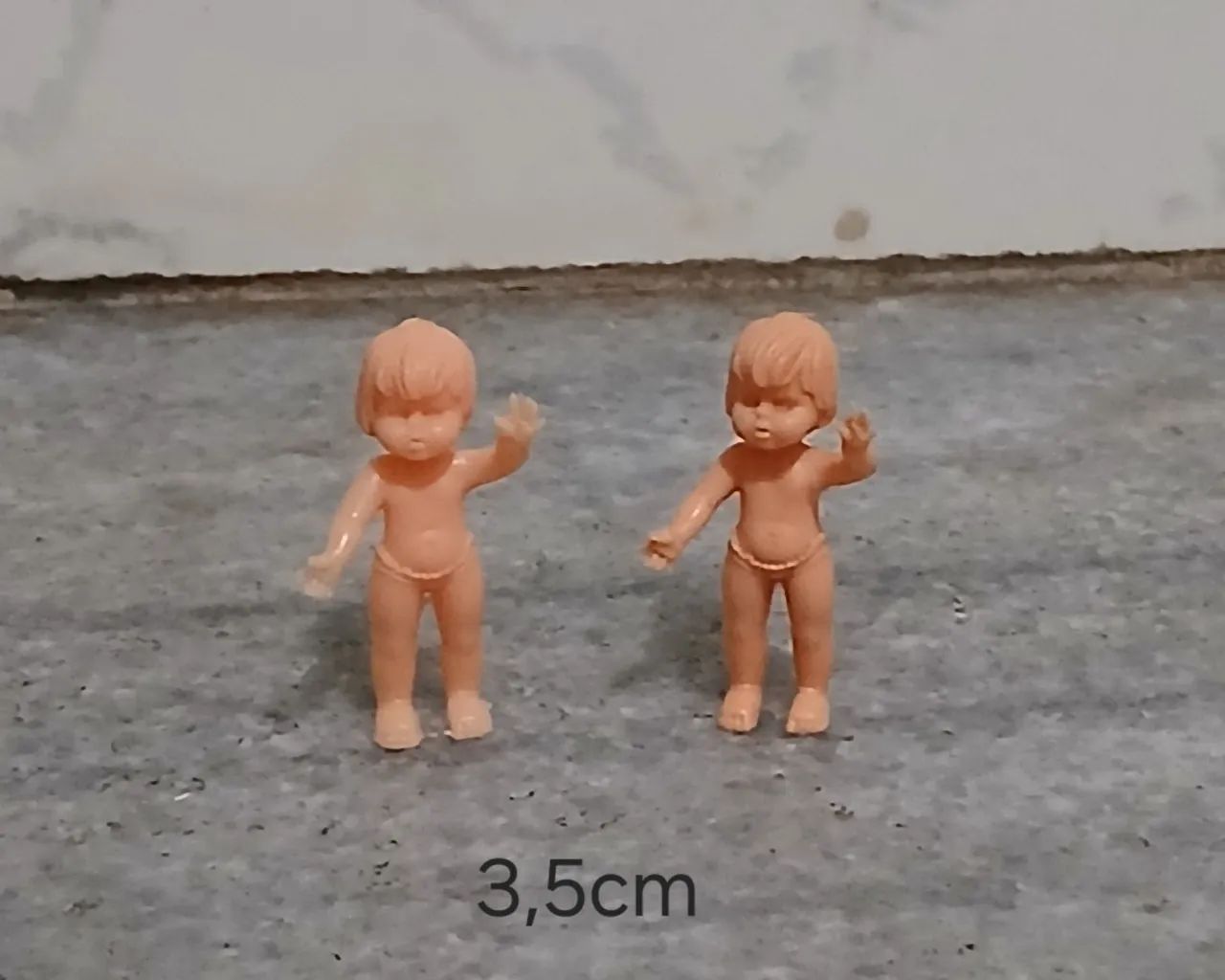 Miniaturas de Bonequinhas (Tamanho 3,5cm) - Anos 90 - Preço das duas - Foto 3