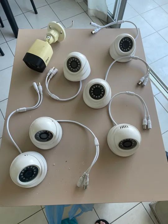 Kit de câmera e alarme.
