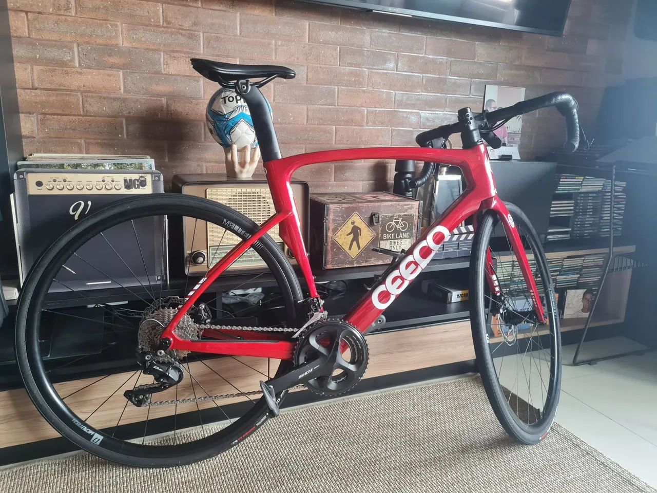 Bicicleta em carbono de estrada CEEPO R-Mamba (Japão)