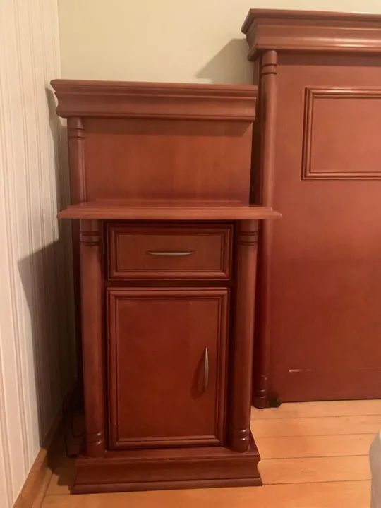 Cabeceira de Cama King com duas mesas de cabeceira em madeira ,novíssimos!! - Foto 3