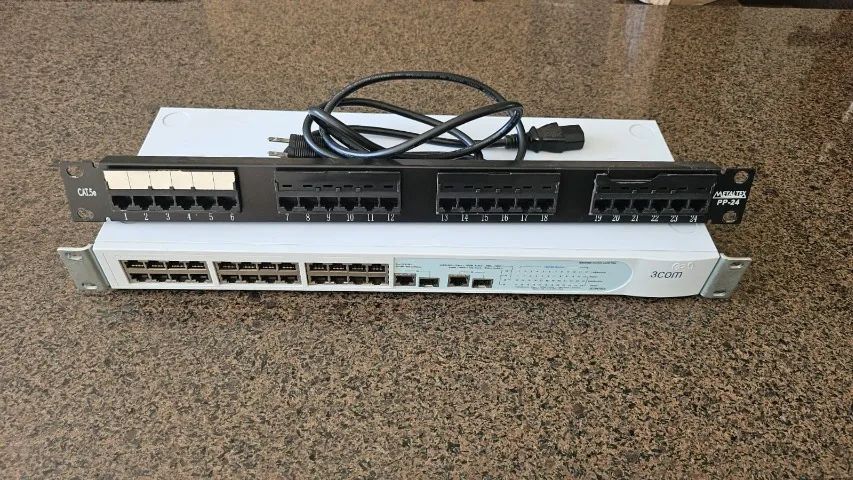 Switch 3com 2226 plus + Patch Panel 24 portas