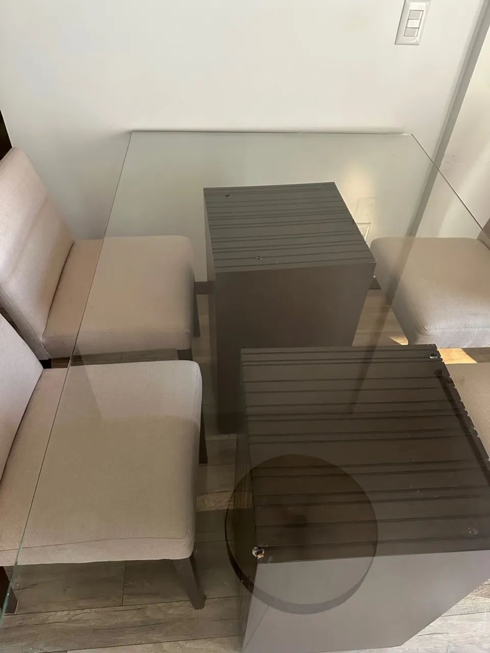 Mesa de Jantar Moderna com Tampo de Vidro - Foto 4
