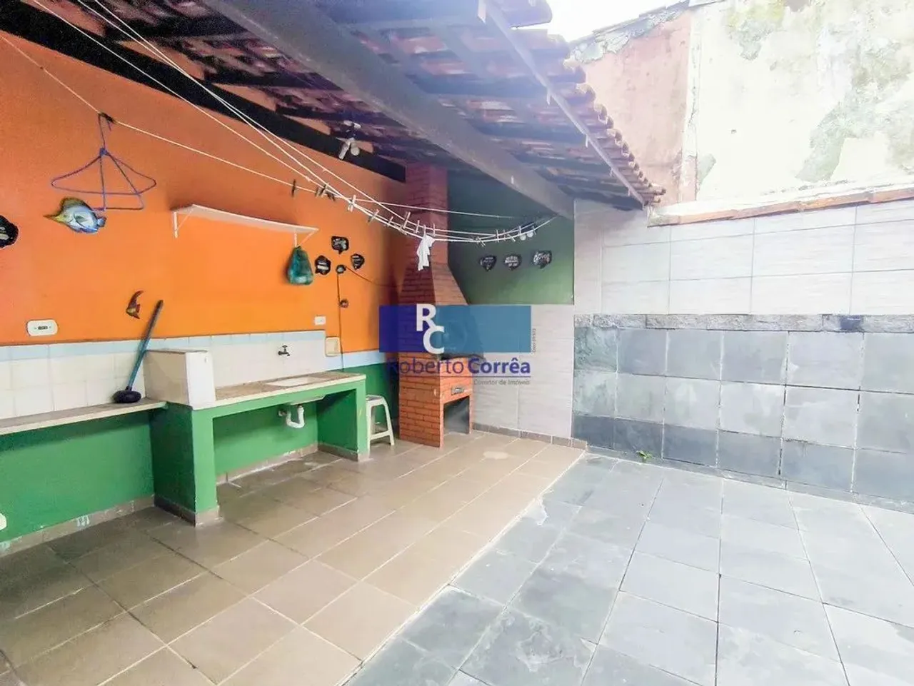 LOCAÇÃO ANUAL | 2 SUÍTES + DORM. OPCIONAL | TOMBO