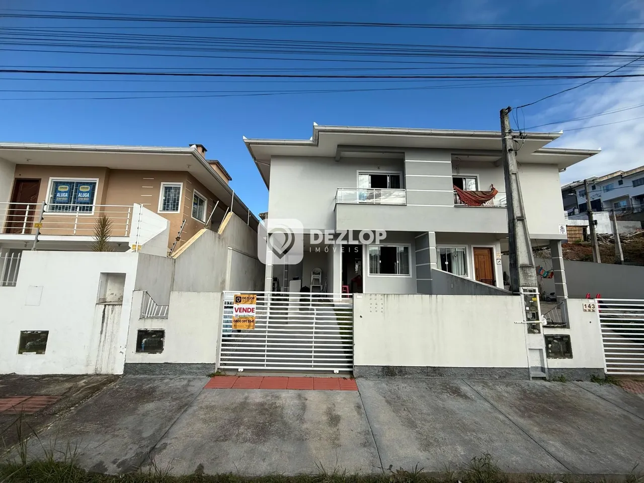 Casa à venda em Potecas, São José - SC | Três dormitórios com suíte