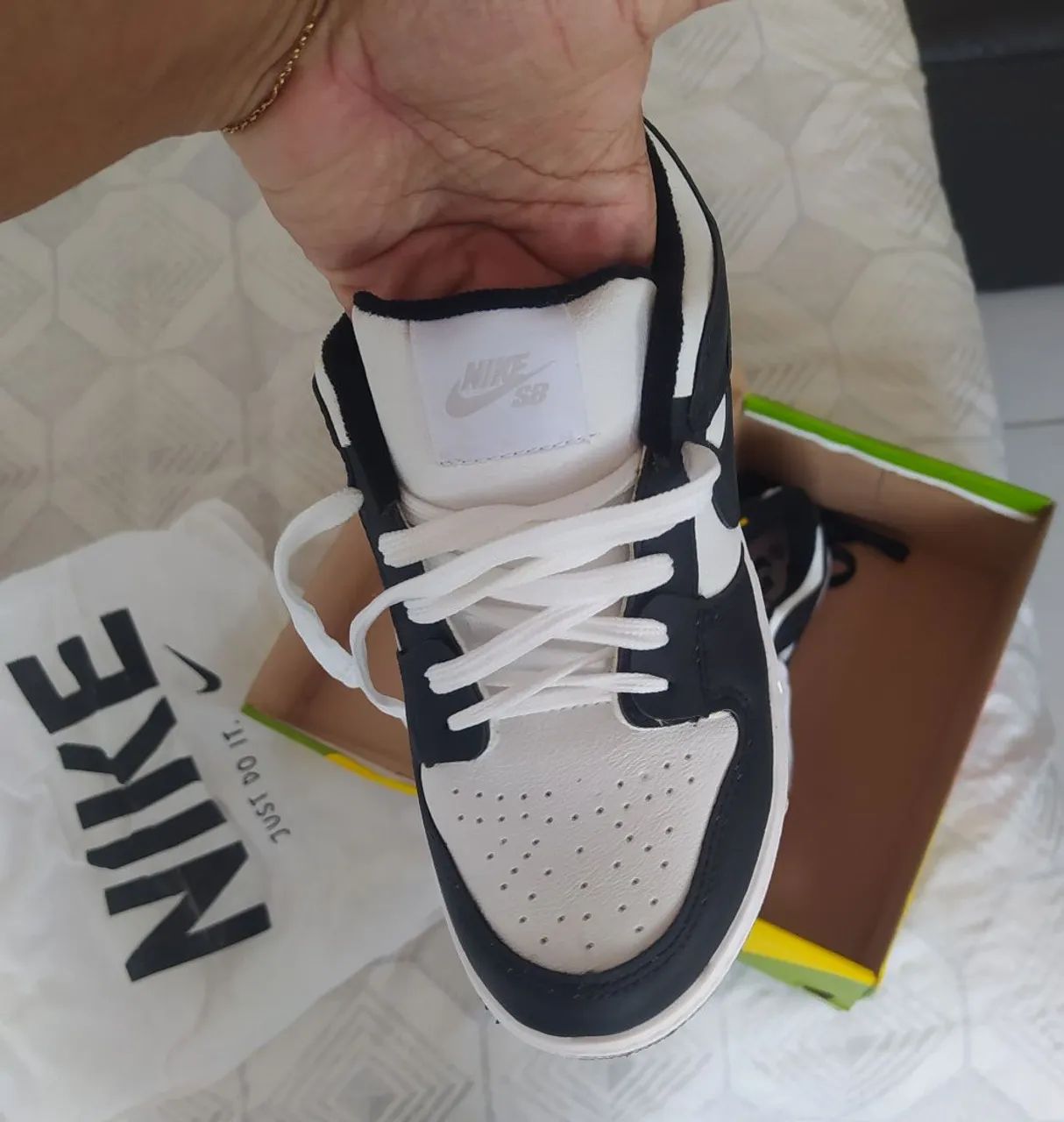 Nike SB Dunk Low - Preto e Branco - Foto 3