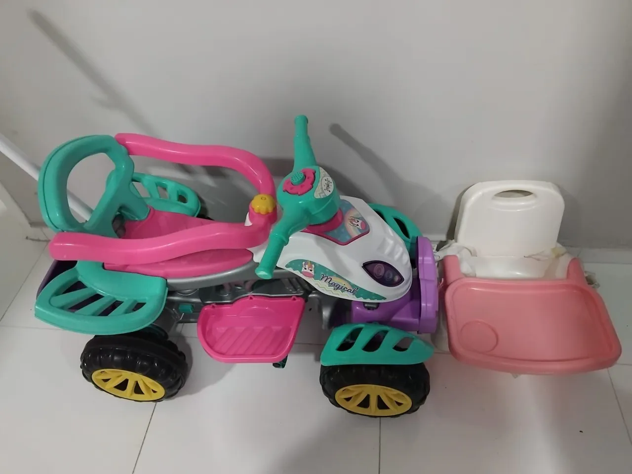 Quadriciclo Infantil Rosa e Verde - Diversão Garantida!