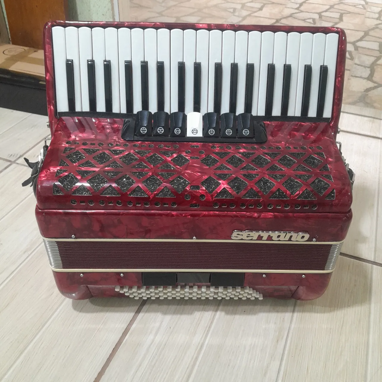 Acordeon 80 baixos Serrano Vermelho