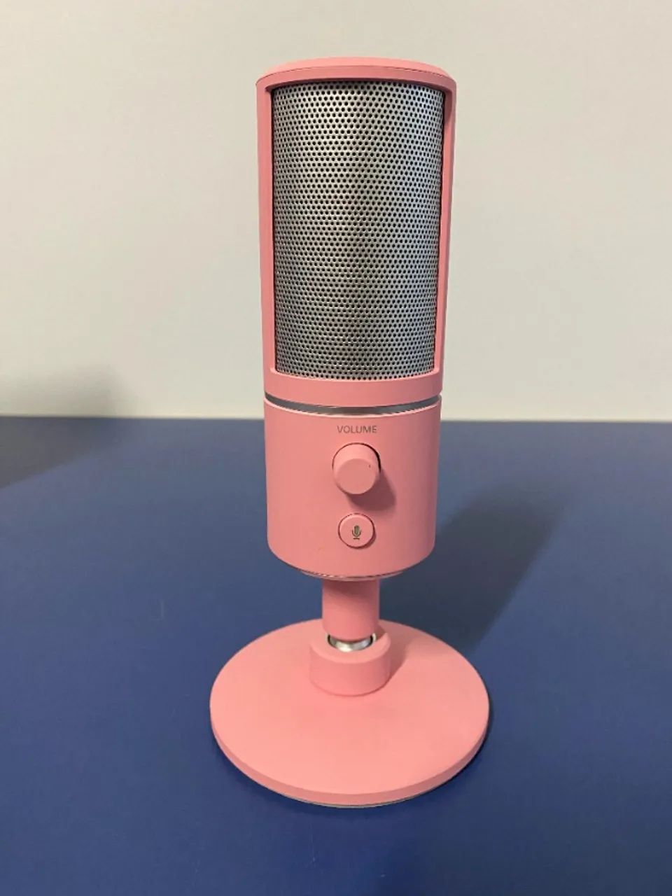 Microfone Gamer Razer Seiren X Quartz Pink Rosa Para Podcast USB Pink RZ19-02290300 - NOVO