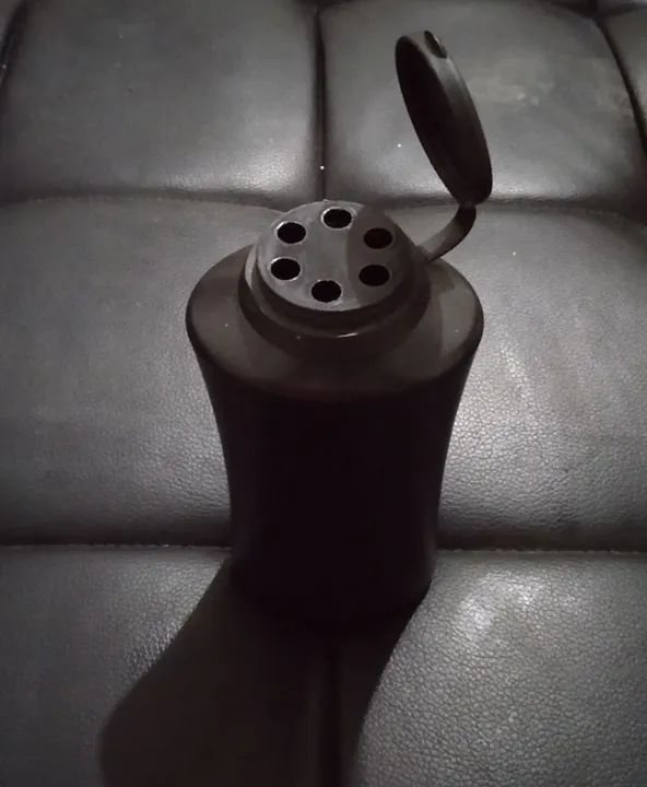 Porta Queijo Ralado e Condimentos com Tampa