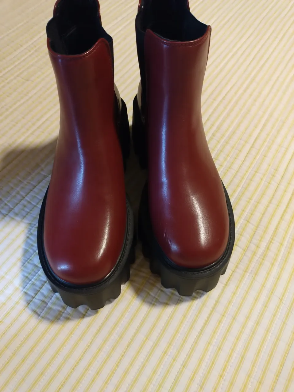 Bota coturno couro sintético