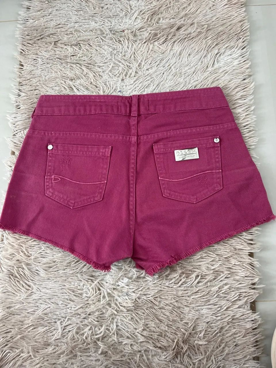 Short dzarm Jeans Feminino cor marsala TAM 36com Strass - Foto 2
