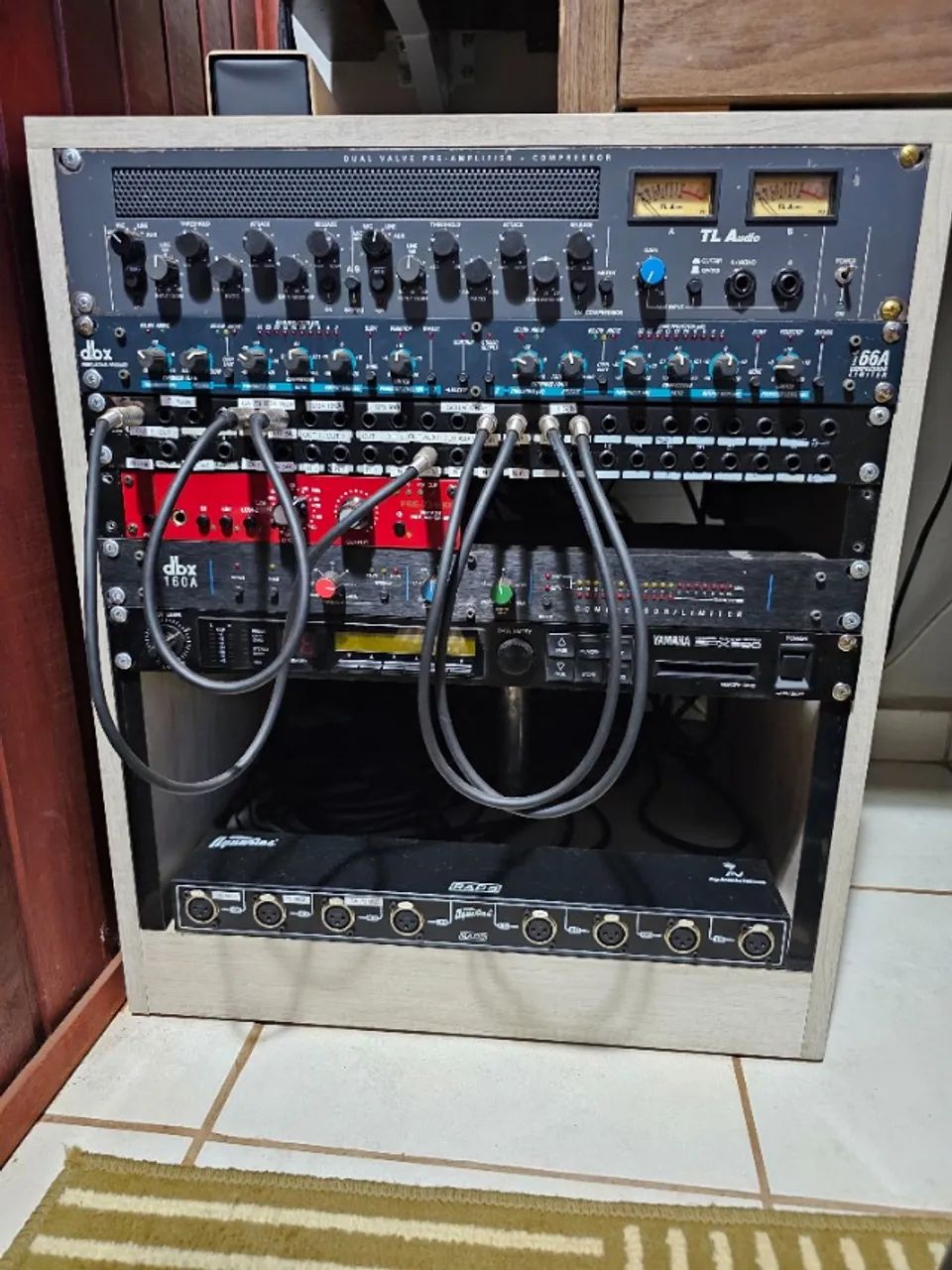 Processadores de áudio - Pré-amplificadores, compressores e efeitos