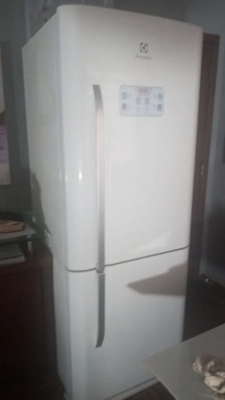 Geladeira eletrolux invert R$1500 **com defeito**