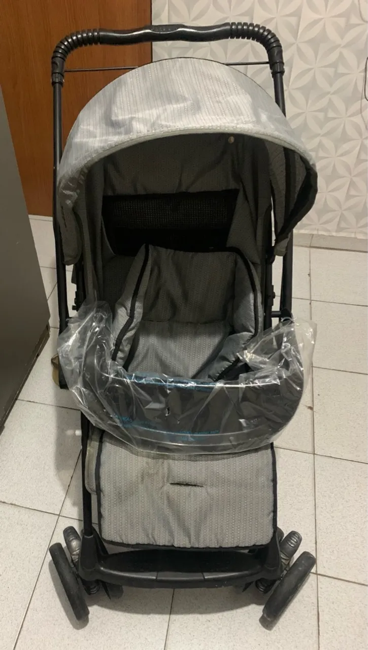 Carrinho de Bebê Compacto e Prático