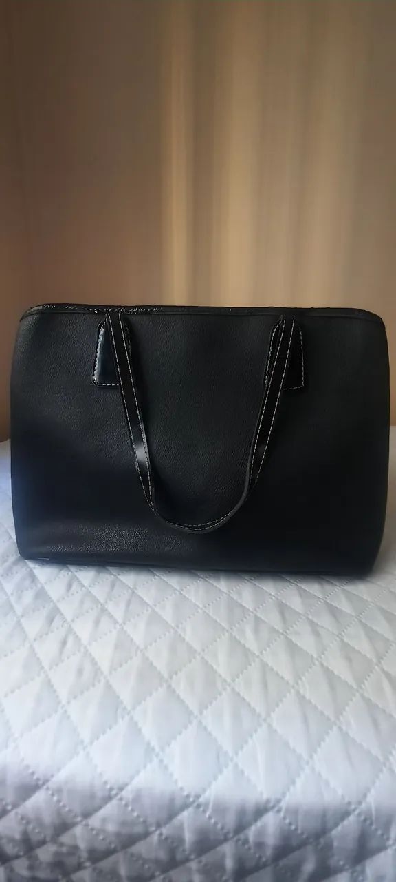 Bolsa CORELLO de couro preto com detalhes em dourado - Foto 2