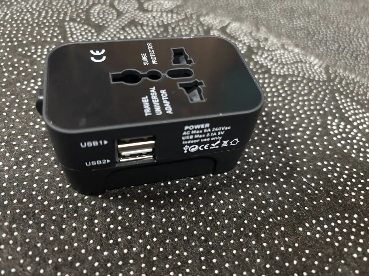 Adaptador de Tomada Universal e USB - Carregue em Qualquer Lugar! - Foto 3