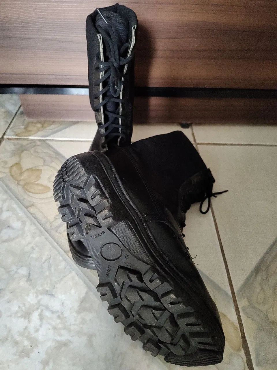 Botas Coturno Preto - Conforto e Estilo - Foto 2