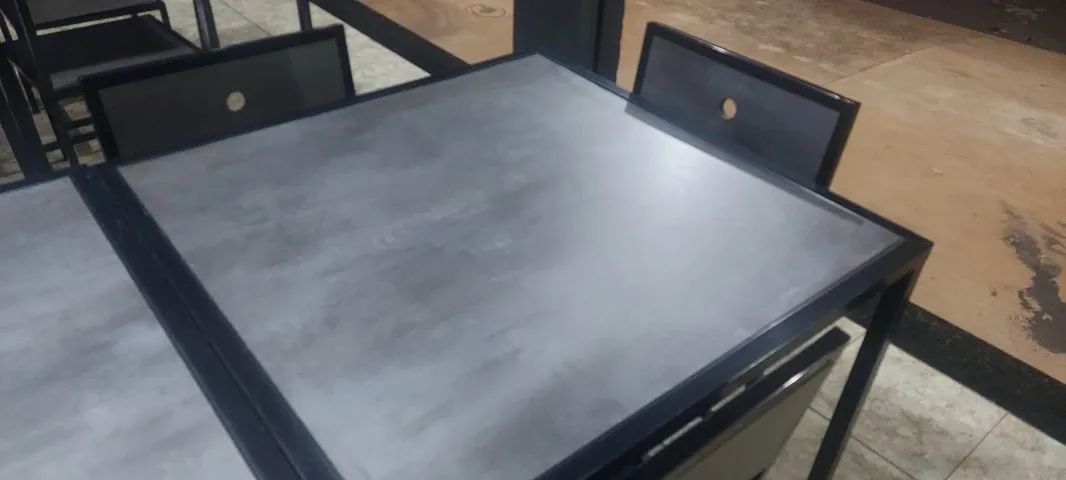 Mesa restaurante/ jantar. Estrutura de ferro e material em MDF