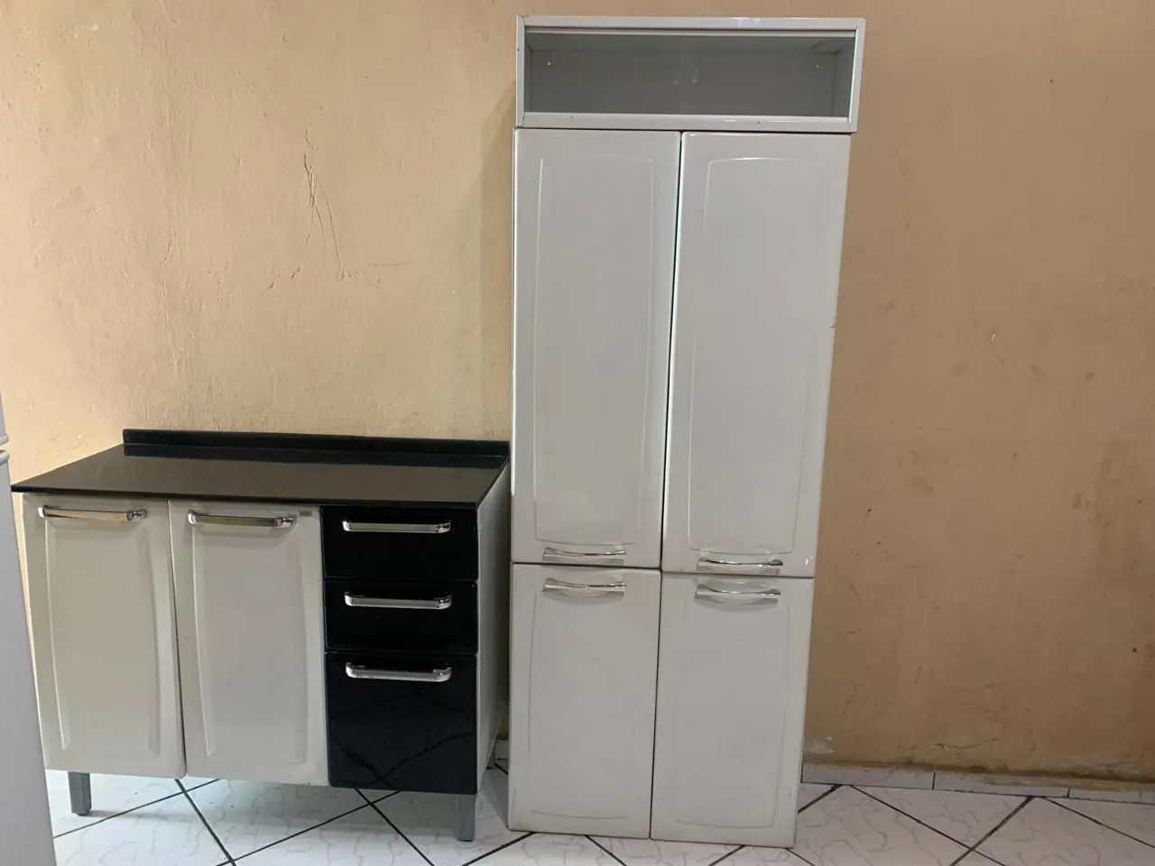 Armário de Cozinha Branco/preto. NÃO FAÇO ENTREGA