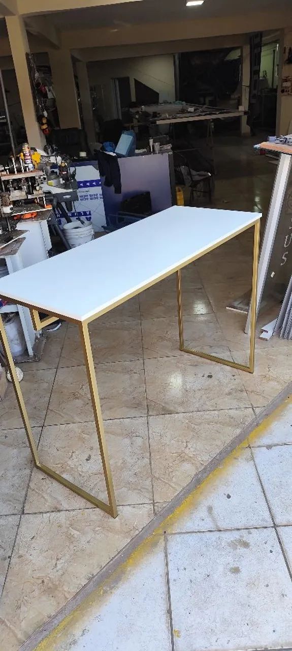 Mesa cabideiro expositor 
