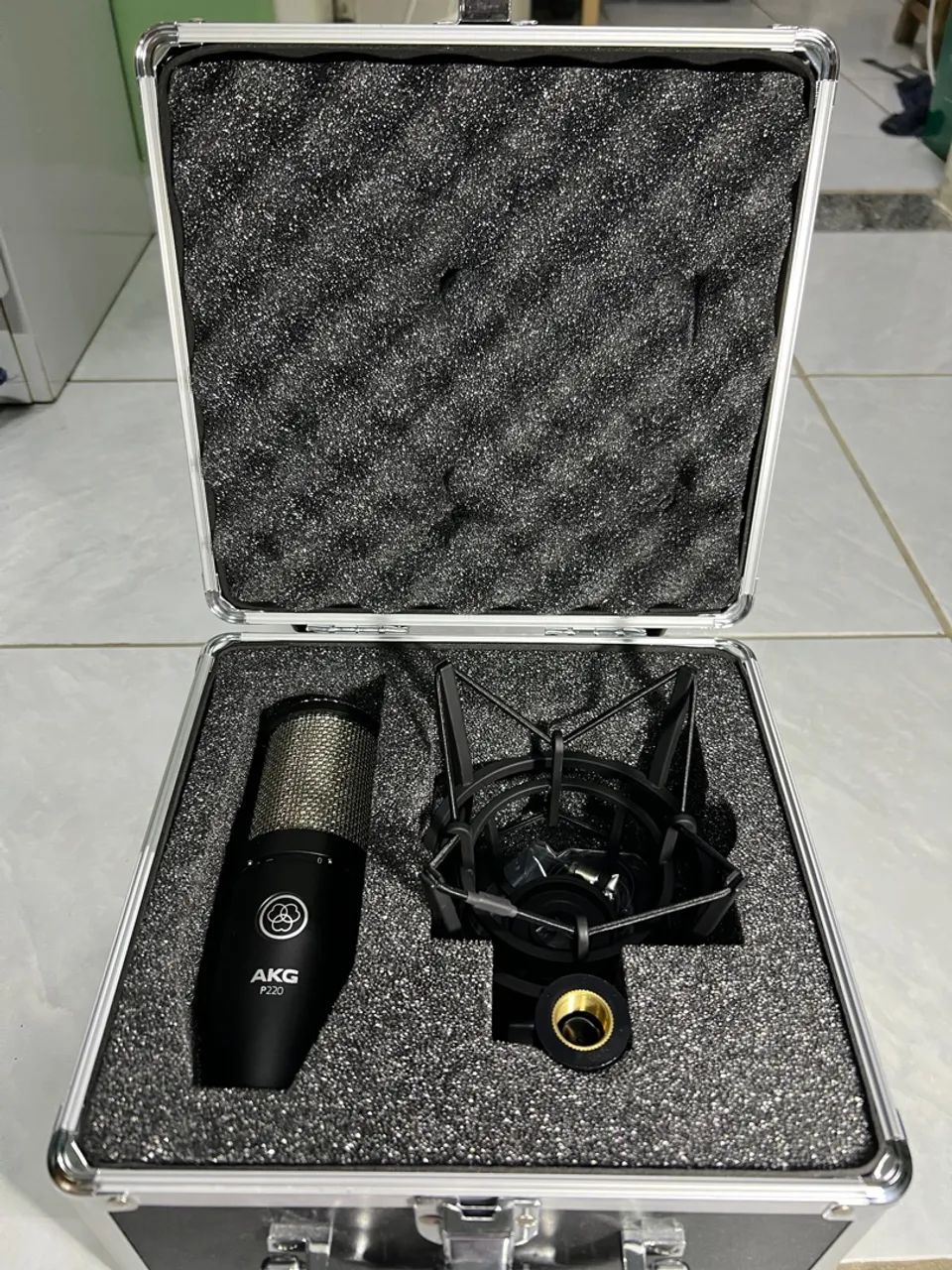 Case AKG para Microfones - Proteção e Qualidade64197818632322124