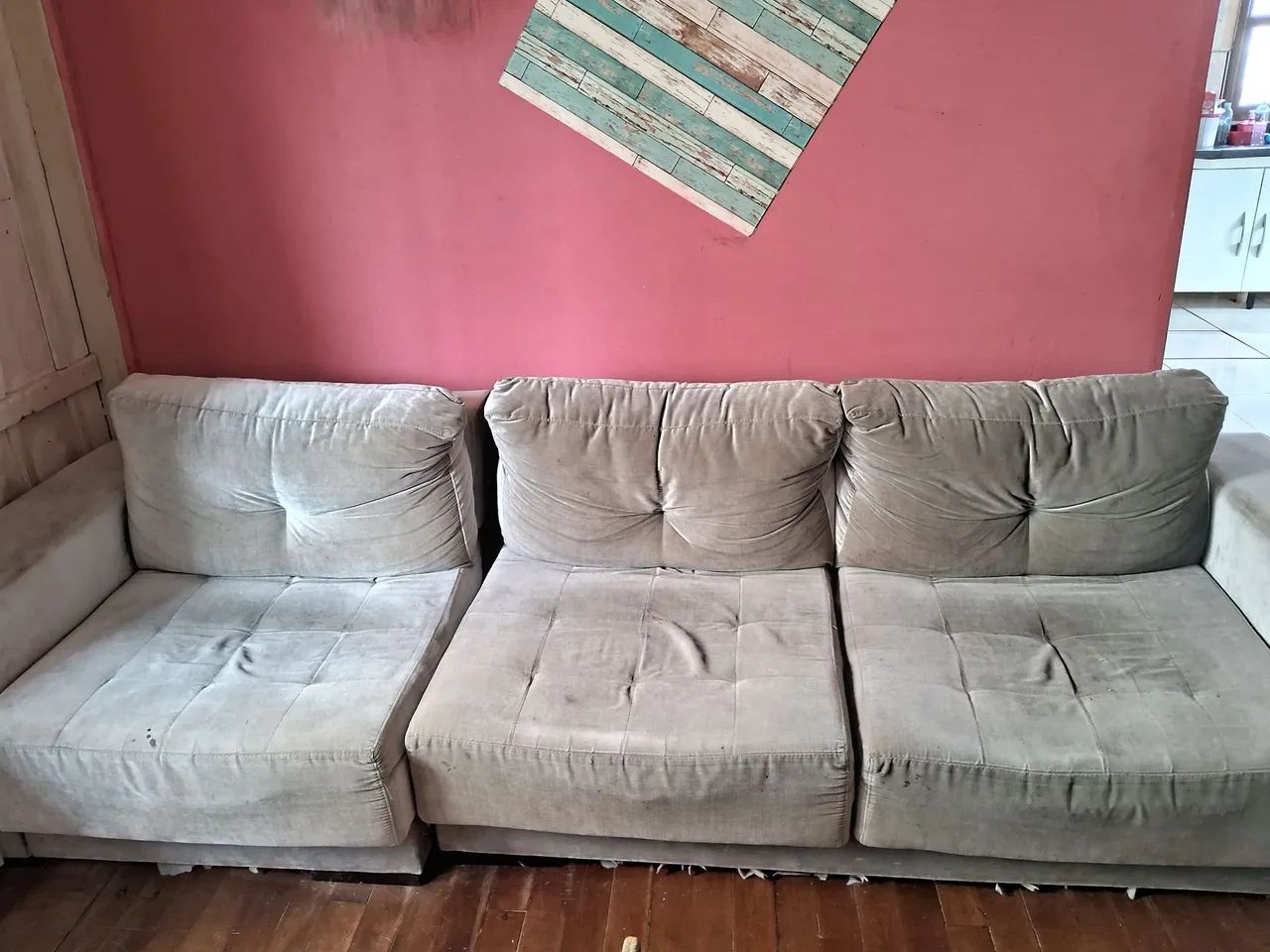 Sofá 3 lugares confortável e aconchegante