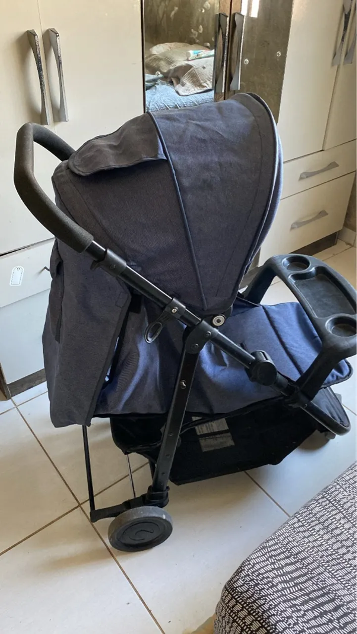 Vendo carrinho de bebê Multikids baby