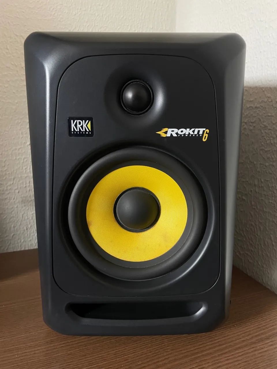 Par de Monitores de Áudio KRK Rokit 6