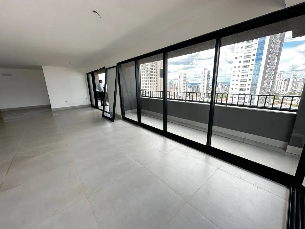 Penthouse 3 suites exclusiva!! 216m² com varanda Setor Bueno T-37