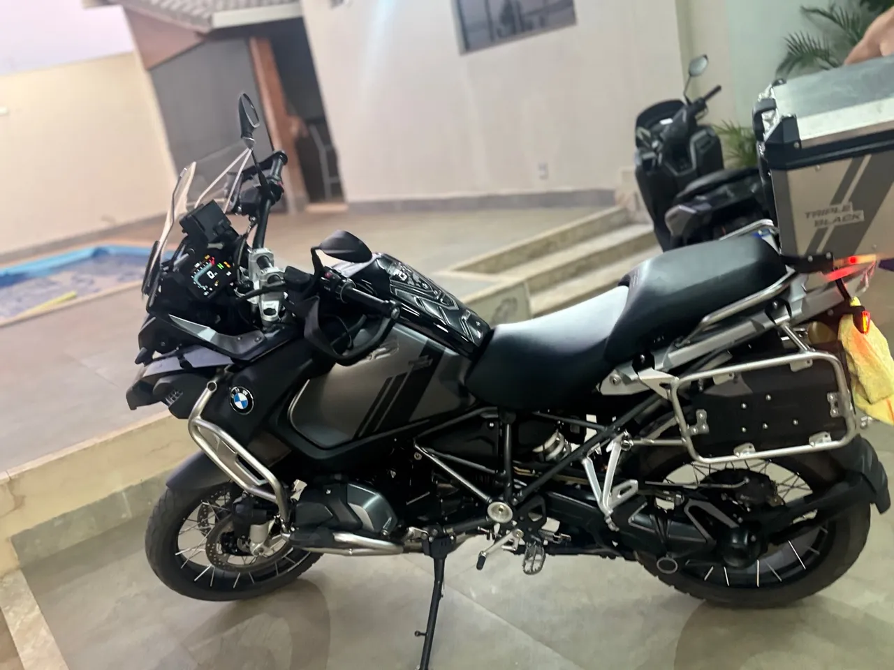 Moto muito nova sem detalhes