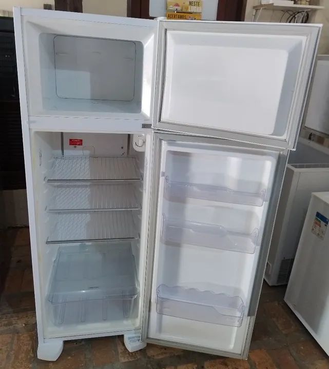 Geladeira. Entrego/ Aceito cartão!! - Foto 2
