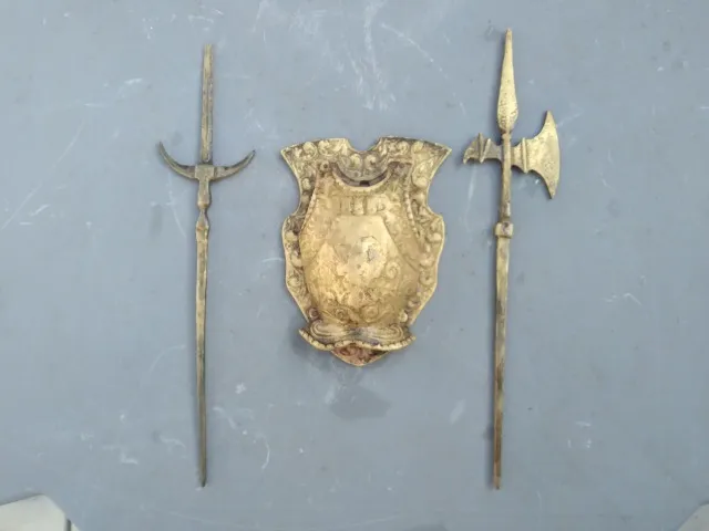 Brasão decorativo em bronze