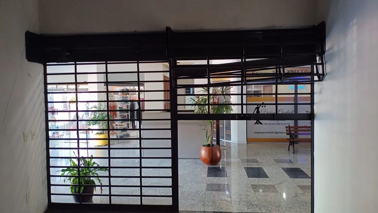 Porta de aço com grade para comércio