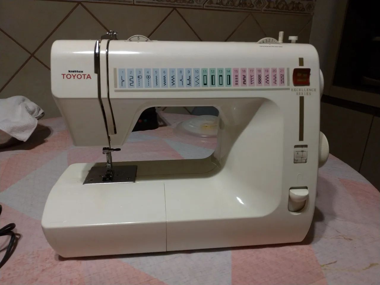 Máquina de Costura Toyota Excellence Series