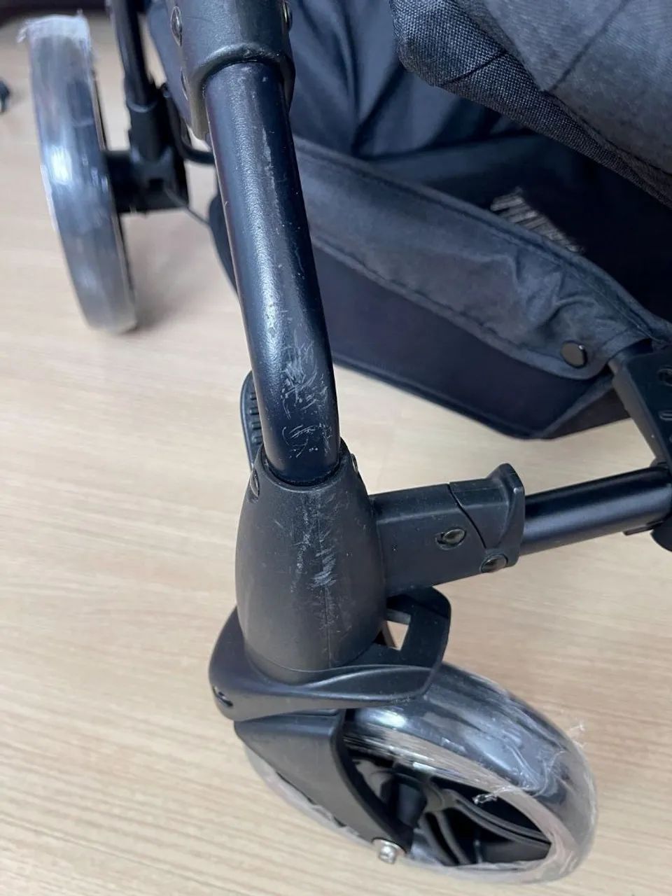 Carrinho de Bebê Cosco Travel System - Completo (Carrinho+Bebê conforto+Base veicular) - Foto 3