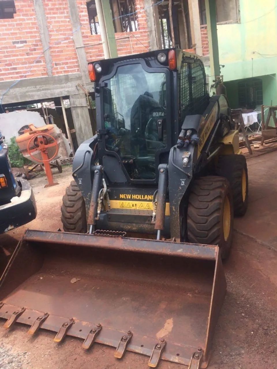 Mini Carregadeira New Holland L220 ano 2015 - Foto 4